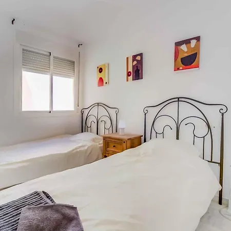 3 Bed Sleeps 5 - 2 Pools - Smart Tv