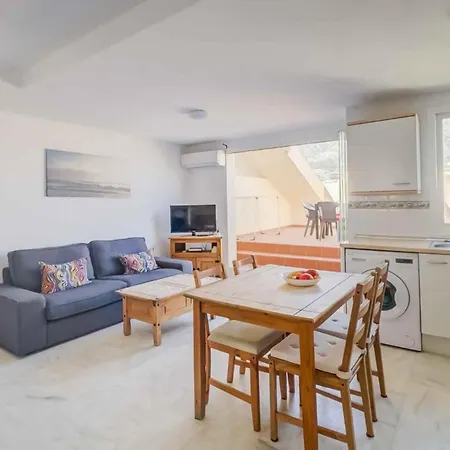 3 Bed Sleeps 5 - 2 Pools - Smart Tv * Fuengirola