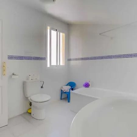 Apartment Charming 3-bed In *
