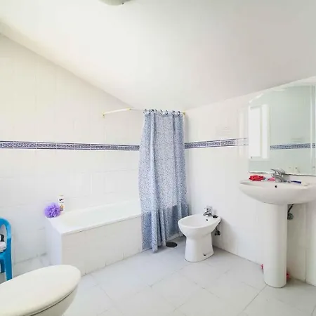 3 Bed Sleeps 5 - 2 Pools - Smart Tv *