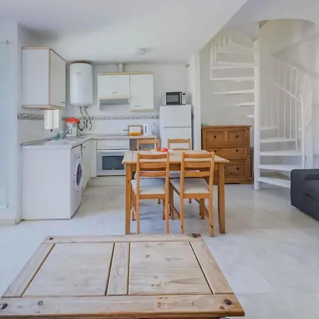 Апартаменты 3 Bed Sleeps 5 - 2 Pools - Smart Tv *