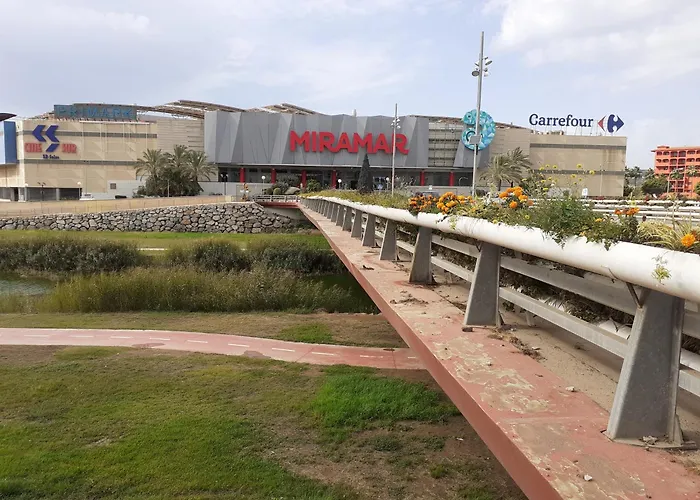 3 Bed Sleeps 5 - 2 Pools - Smart Tv *