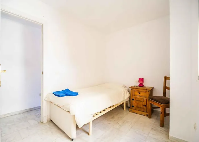 Apartment 3 Bed Sleeps 5 - 2 Pools - Smart Tv *