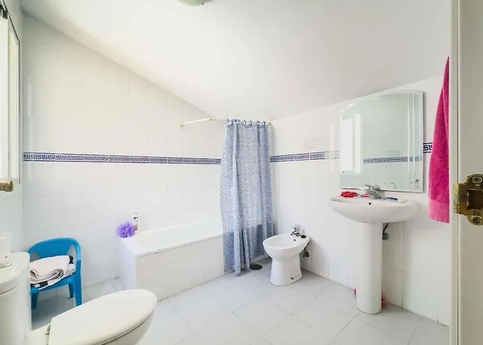 3 Bed Sleeps 5 - 2 Pools - Smart Tv *