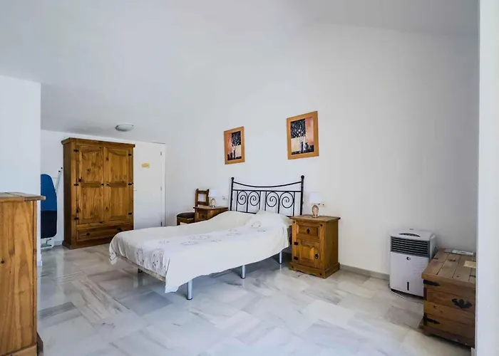 Apartment 3 Bed Sleeps 5 - 2 Pools - Smart Tv