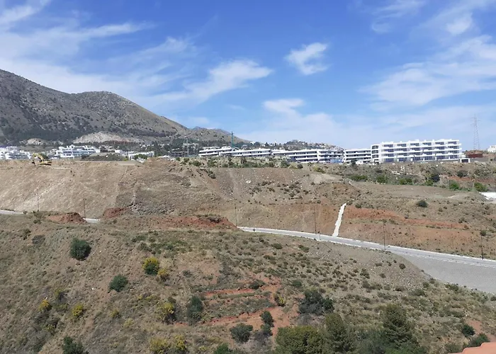 3 Bed Sleeps 5 - 2 Pools - Smart Tv Apartment