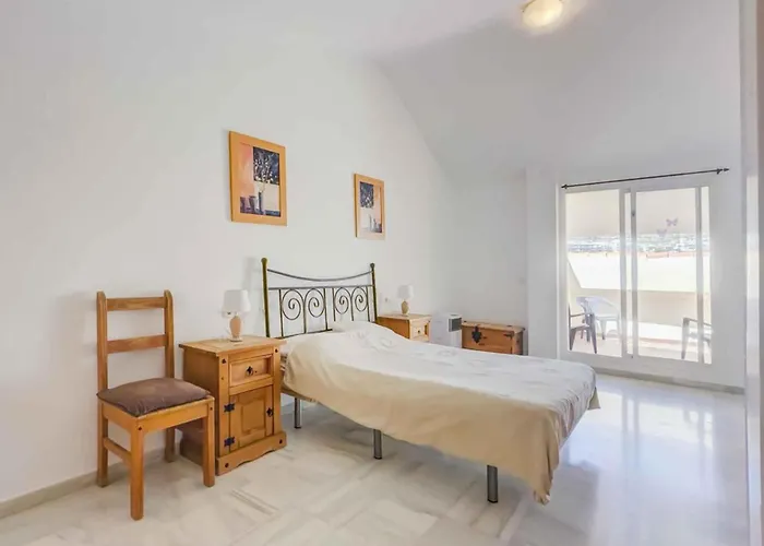 3 Bed Sleeps 5 - 2 Pools - Smart Tv Fuengirola