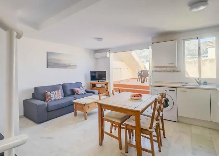 3 Bed Sleeps 5 - 2 Pools - Smart Tv * Fuengirola