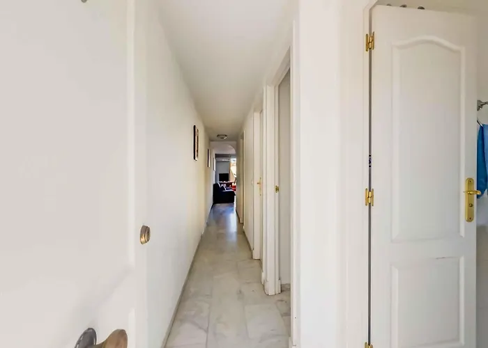 3 Bed Sleeps 5 - 2 Pools - Smart Tv