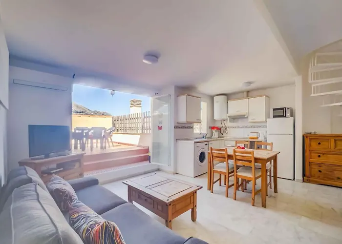 3 Bed Sleeps 5 - 2 Pools - Smart Tv